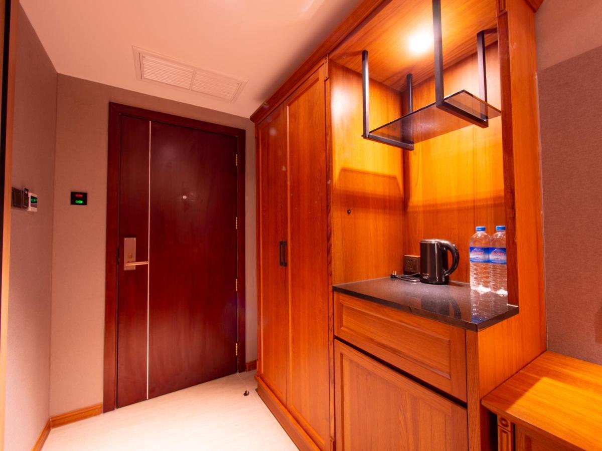 Prince Hotel Yangon Exteriör bild
