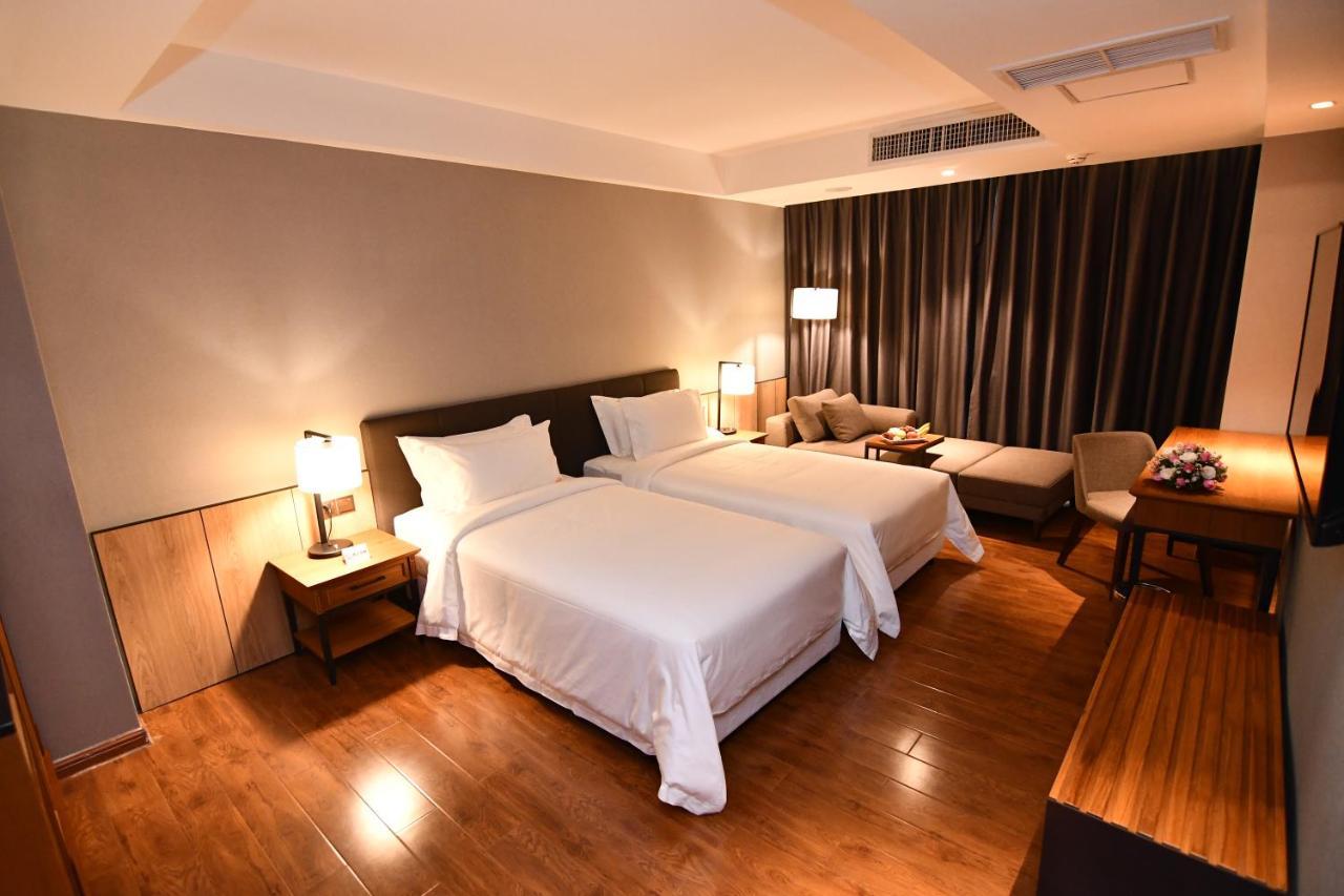 Prince Hotel Yangon Exteriör bild