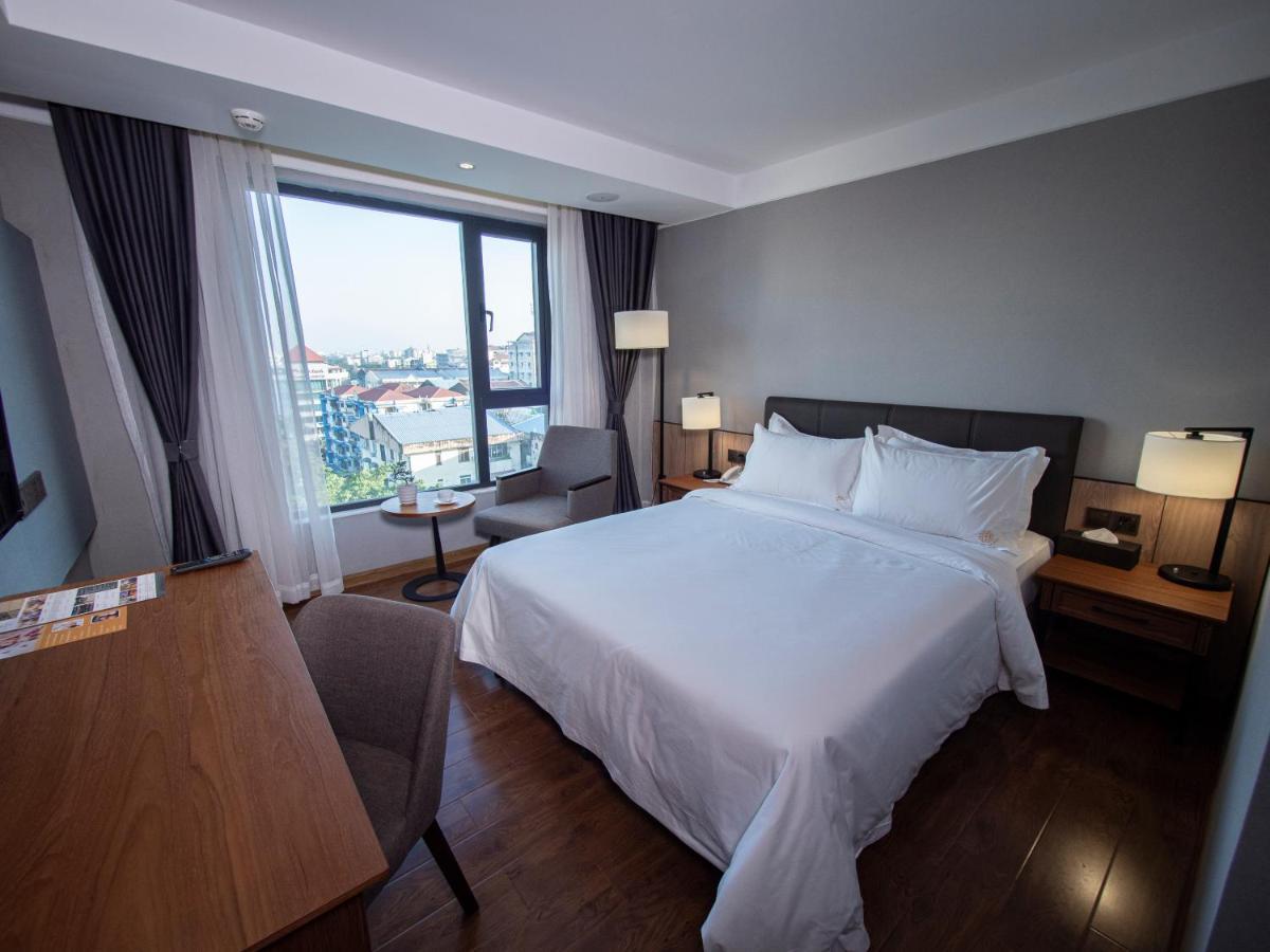 Prince Hotel Yangon Exteriör bild